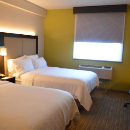 Holiday Inn Express Maspeth By Ihg Нью-Йорк Экстерьер фото