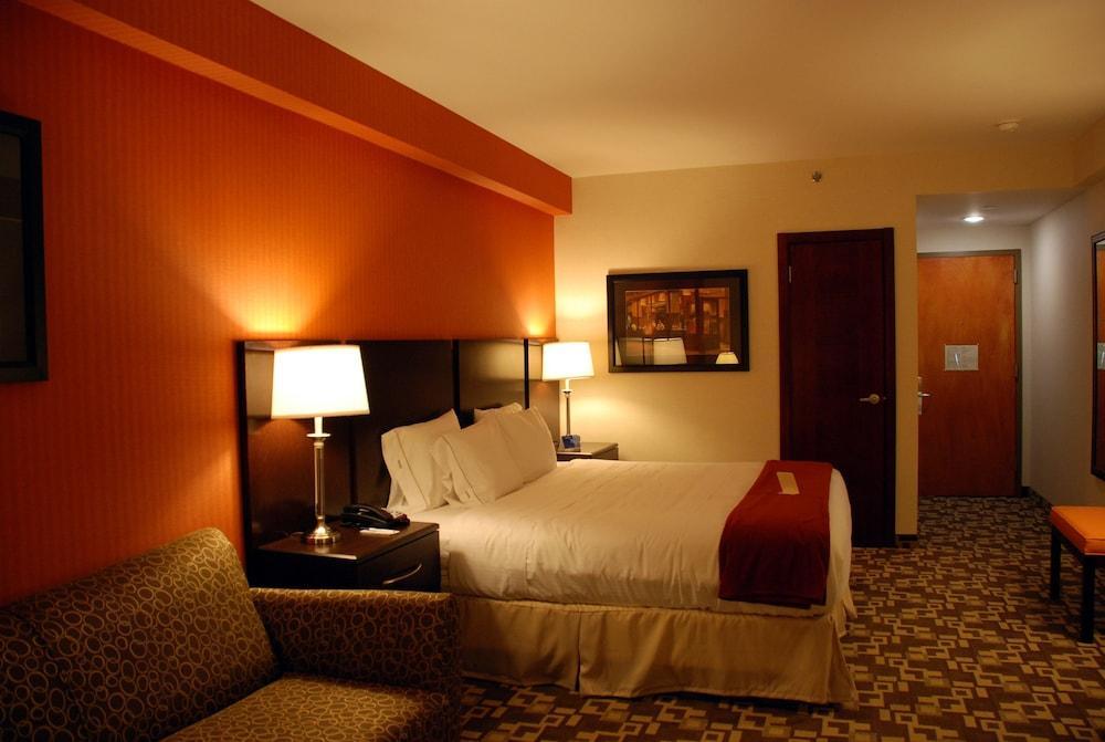 Holiday Inn Express Maspeth By Ihg Нью-Йорк Экстерьер фото