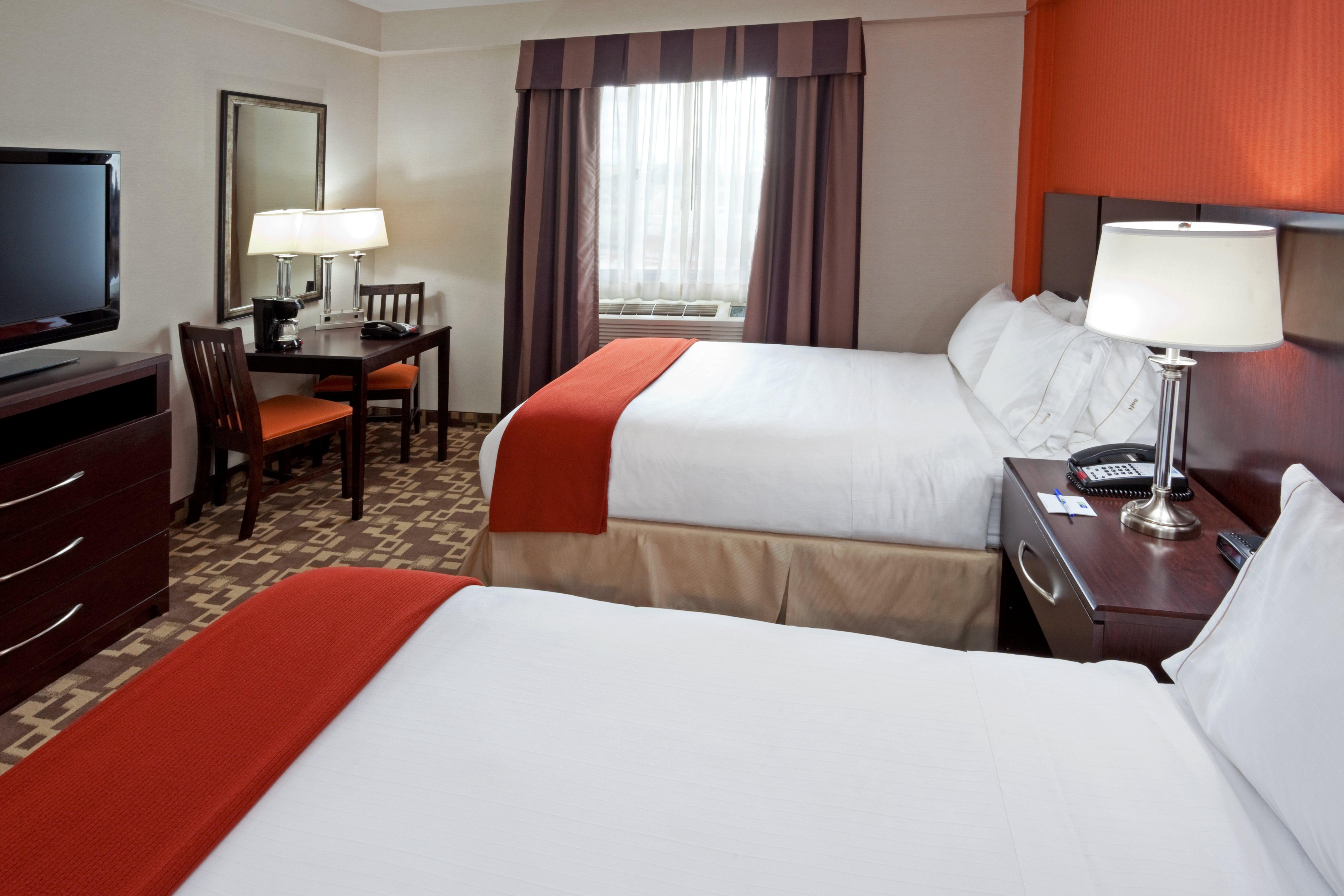 Holiday Inn Express Maspeth By Ihg Нью-Йорк Экстерьер фото
