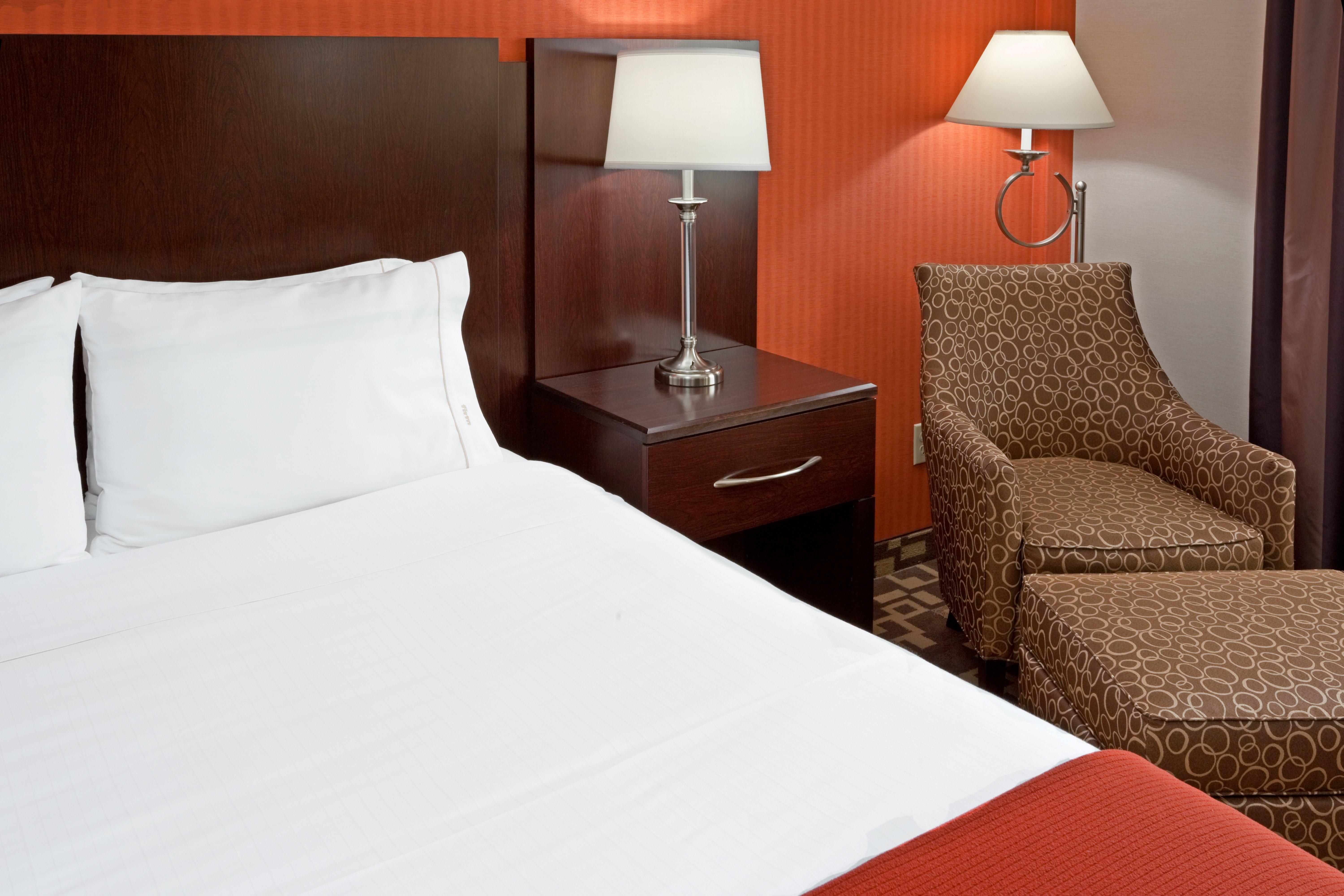 Holiday Inn Express Maspeth By Ihg Нью-Йорк Экстерьер фото