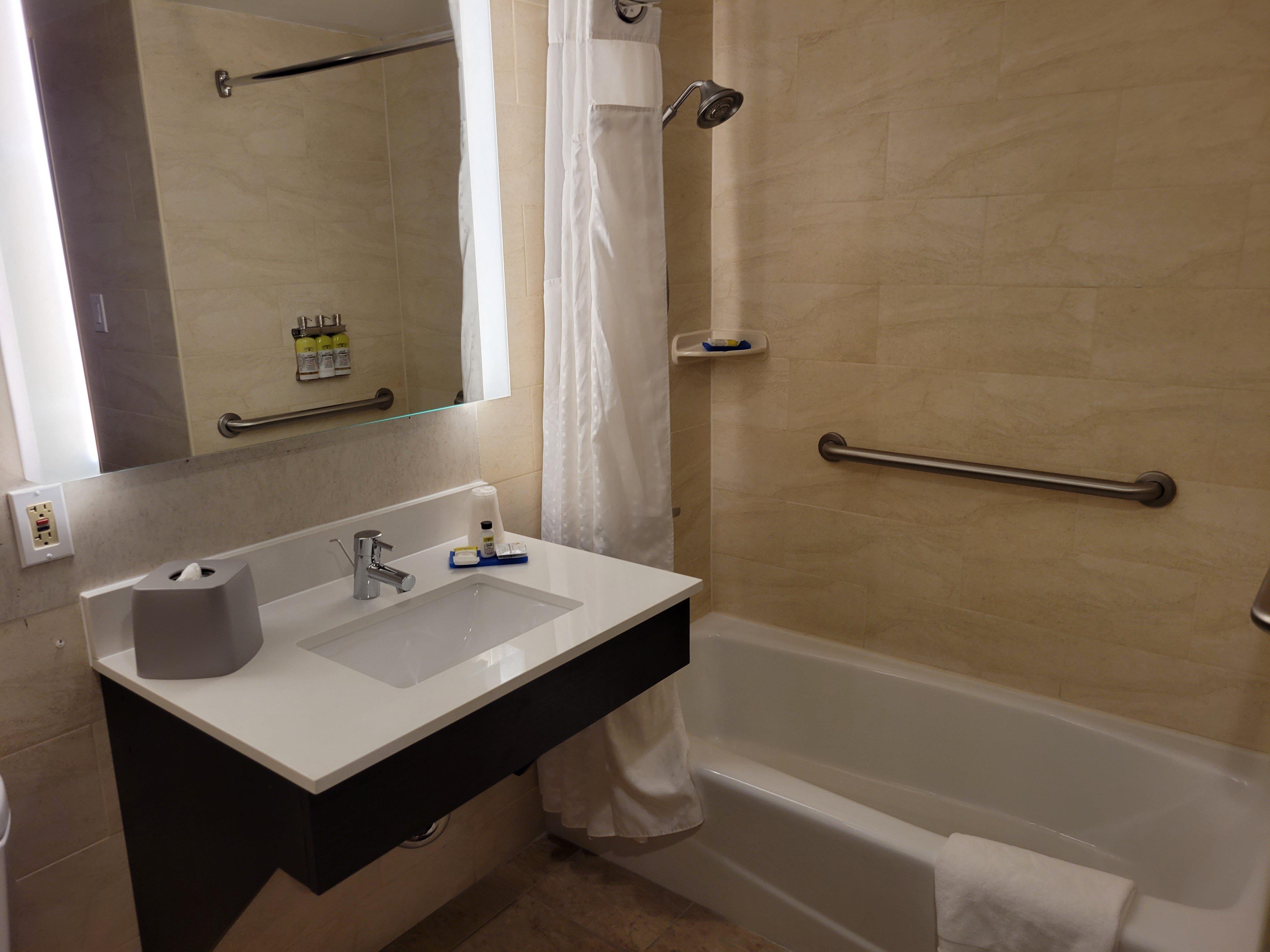 Holiday Inn Express Maspeth By Ihg Нью-Йорк Экстерьер фото