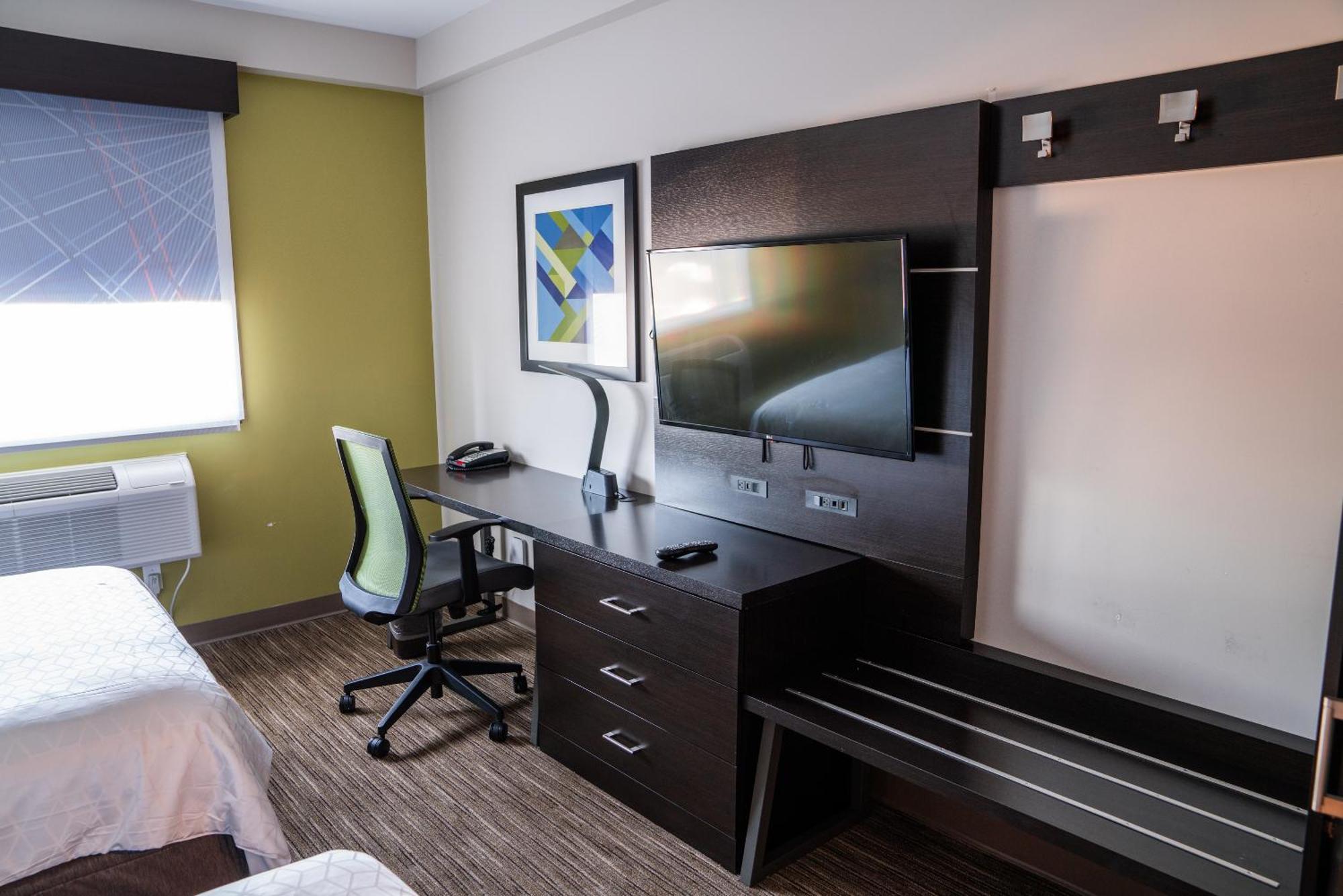 Holiday Inn Express Maspeth By Ihg Нью-Йорк Экстерьер фото