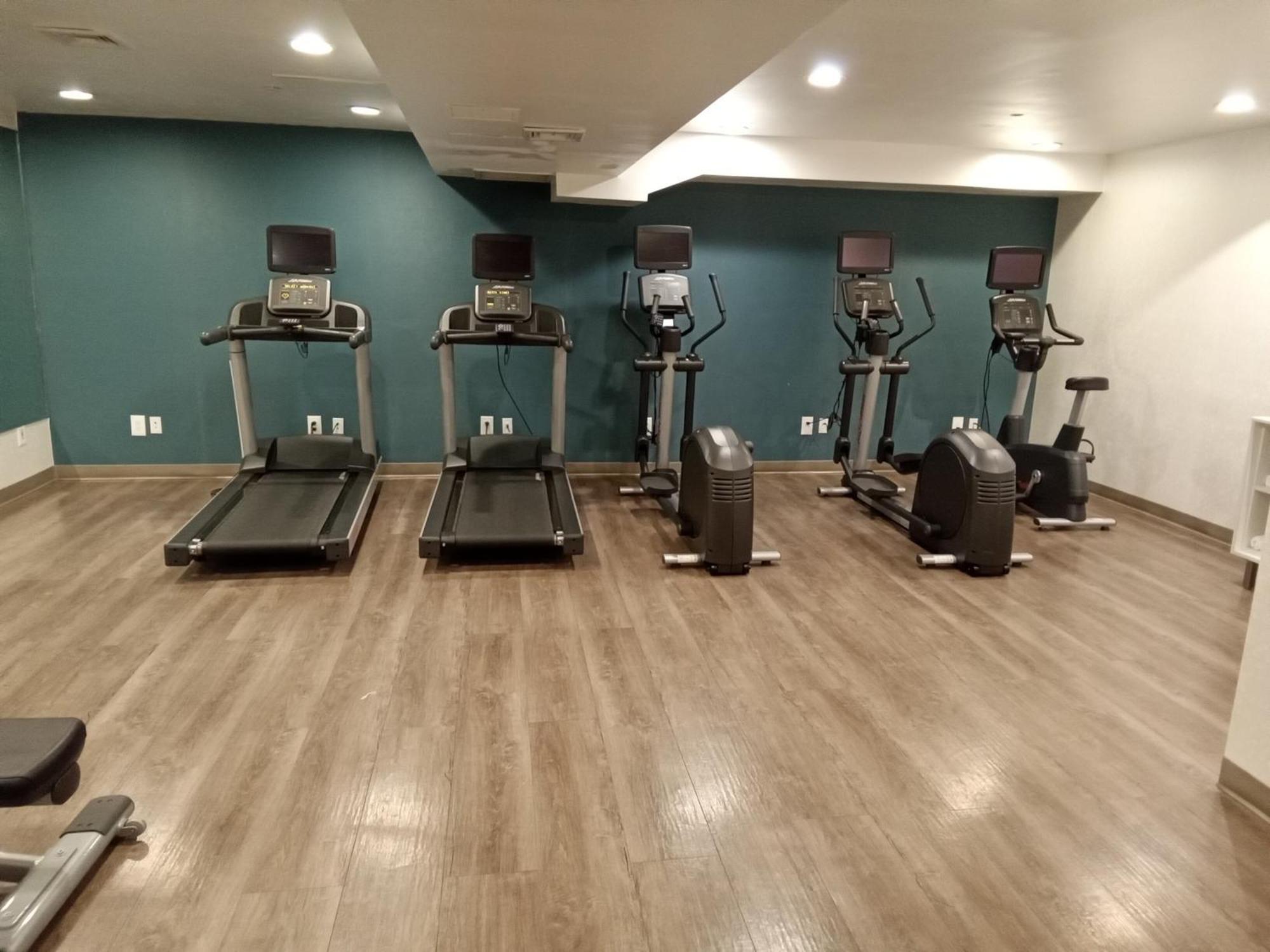 Holiday Inn Express Maspeth By Ihg Нью-Йорк Экстерьер фото