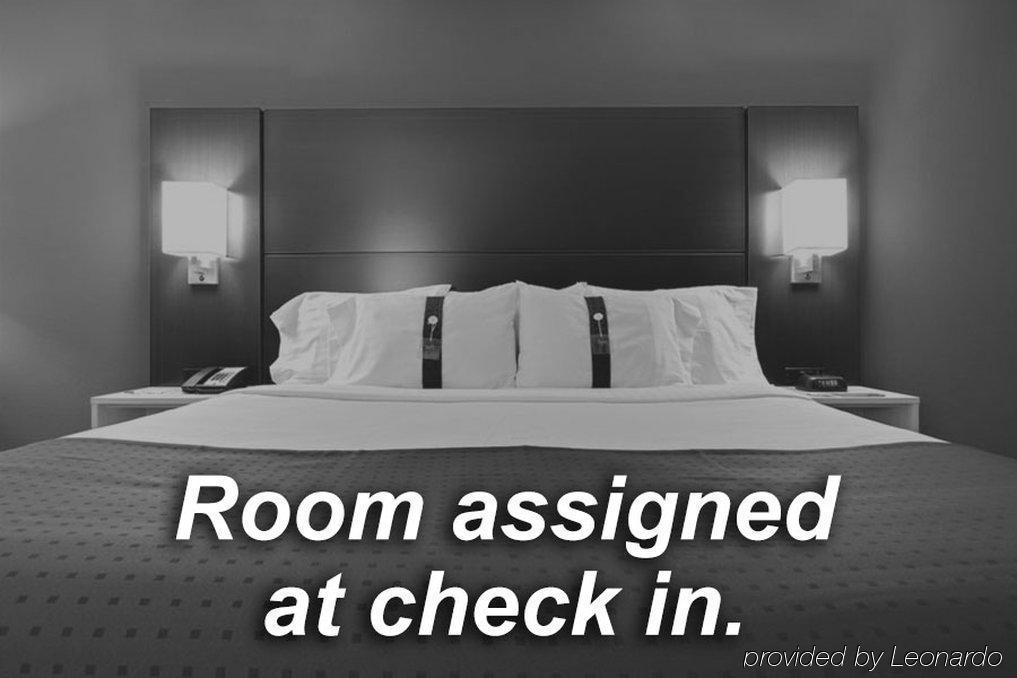 Holiday Inn Express Maspeth By Ihg Нью-Йорк Экстерьер фото