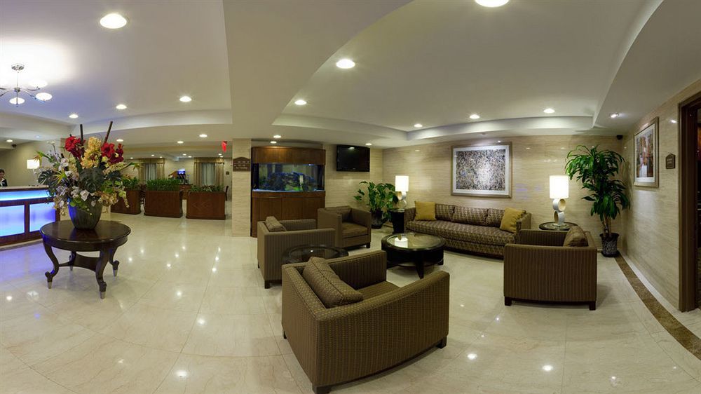 Holiday Inn Express Maspeth By Ihg Нью-Йорк Экстерьер фото