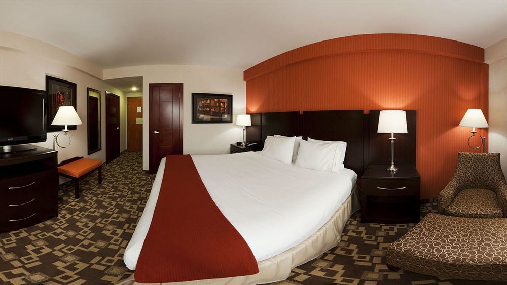Holiday Inn Express Maspeth By Ihg Нью-Йорк Экстерьер фото