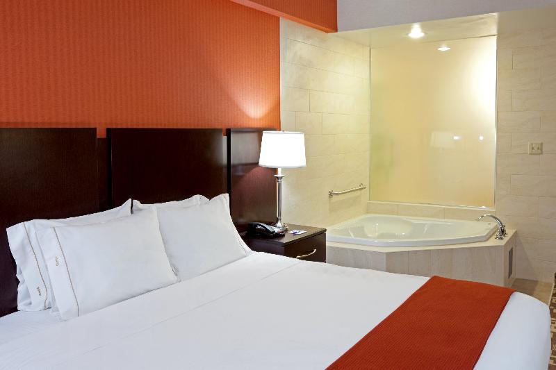 Holiday Inn Express Maspeth By Ihg Нью-Йорк Экстерьер фото